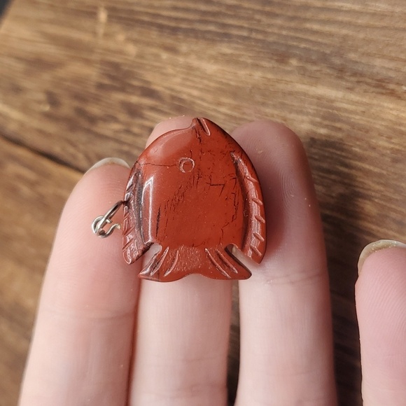 Jasper stone carved‎ fish native pendant - Picture 3 of 3